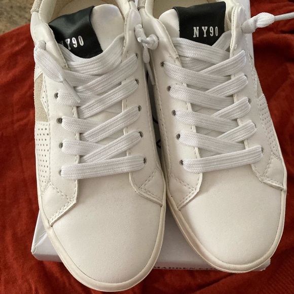 Steve Madden Shoes - Steve Madden Starling Sneakers size 6 Wht
